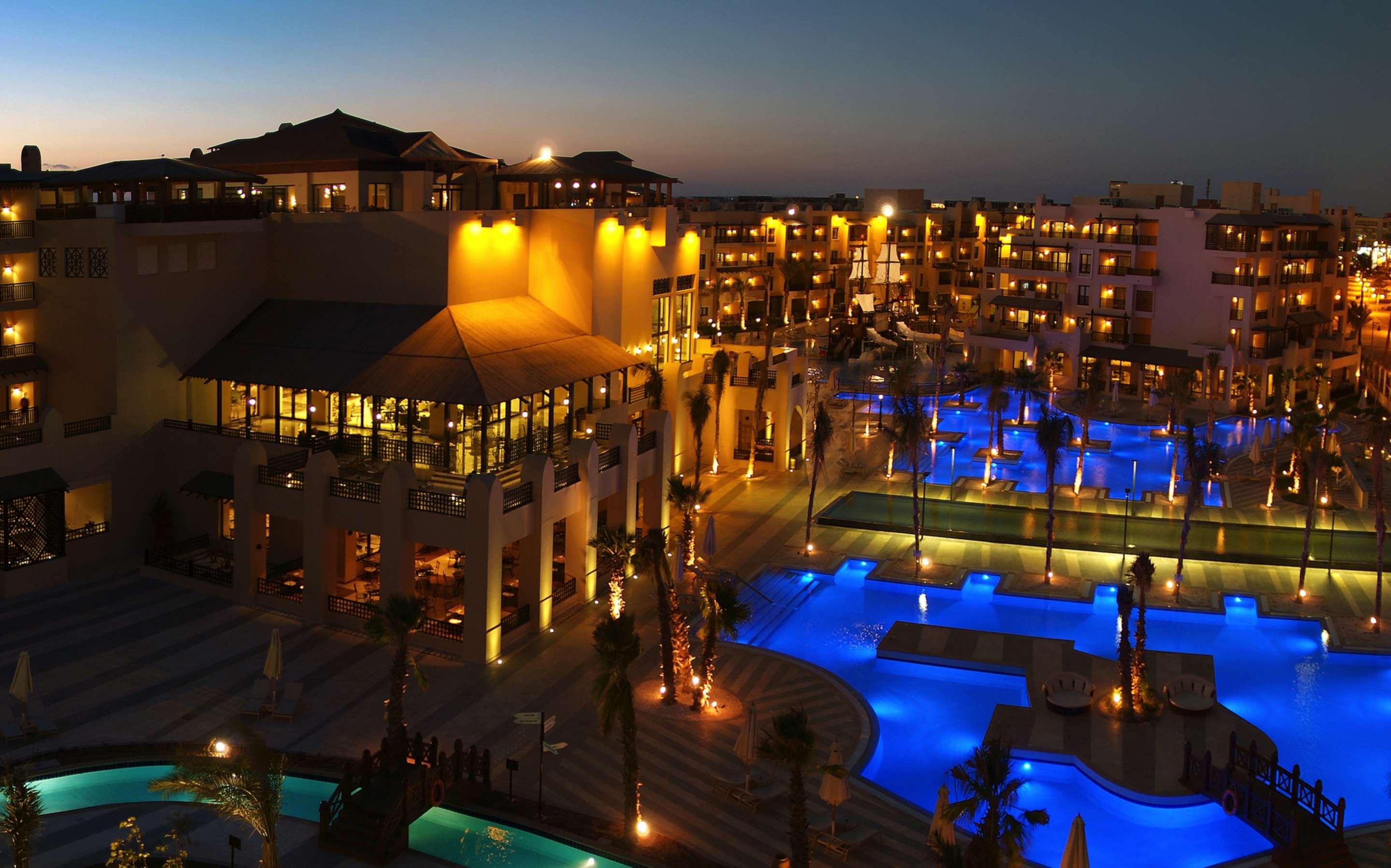 Steigenberger Aqua Magic, All Inclusive Hurghada Esterno foto The resort at night