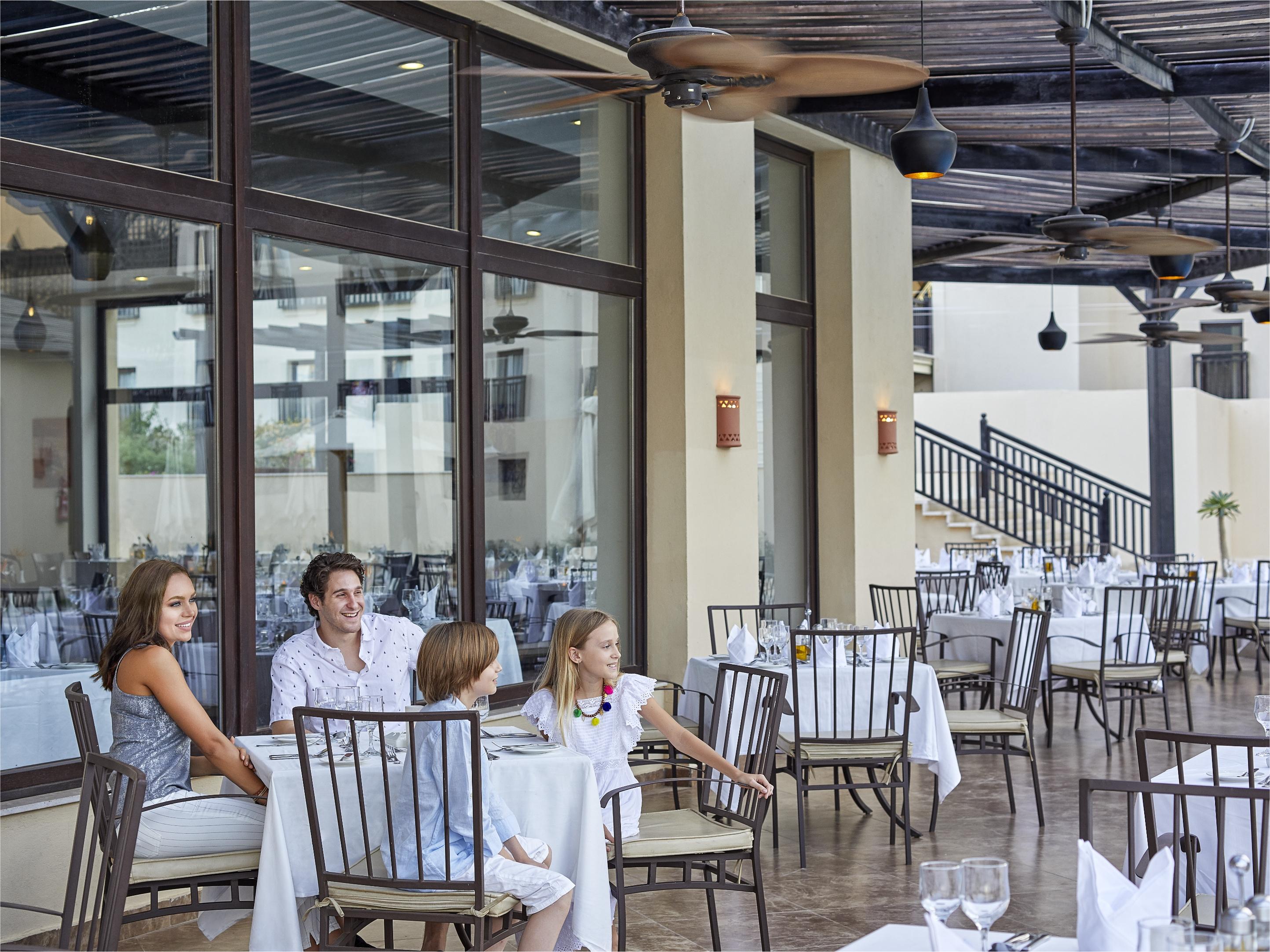 Steigenberger Aqua Magic, All Inclusive Hurghada Esterno foto The restaurant at the Four Seasons Hotel