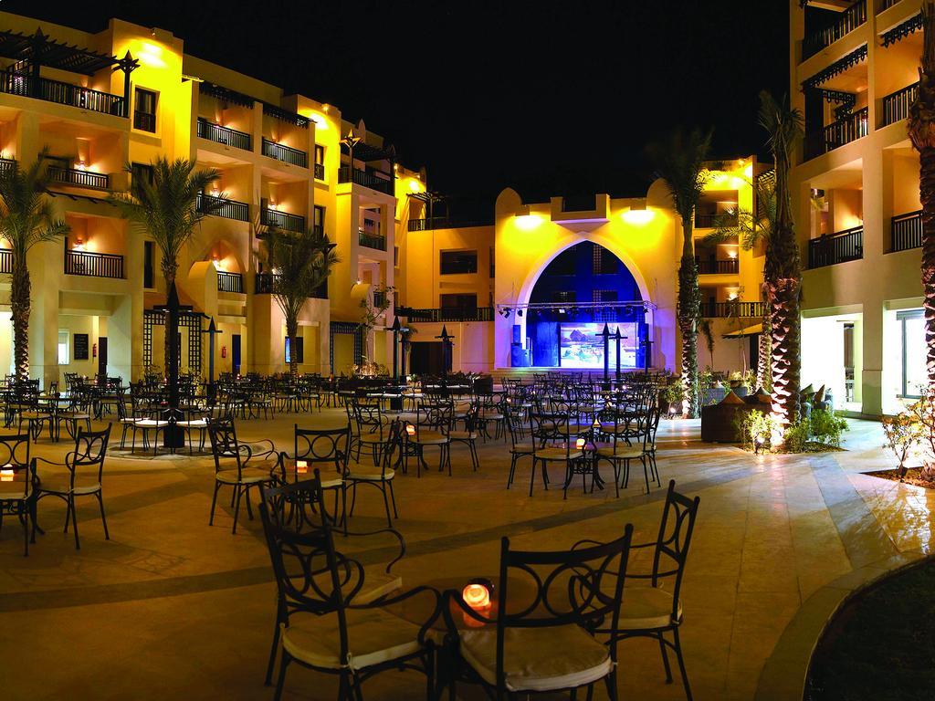 Steigenberger Aqua Magic, All Inclusive Hurghada Esterno foto The resort at night